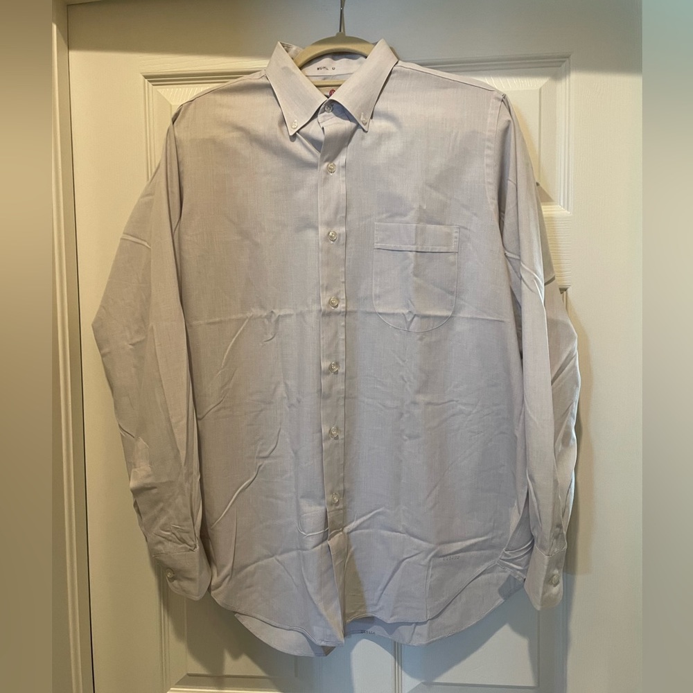 The Custom Shop 5th Avenue New Your Dress Shirt, Color Light Gray. 100% Cotton